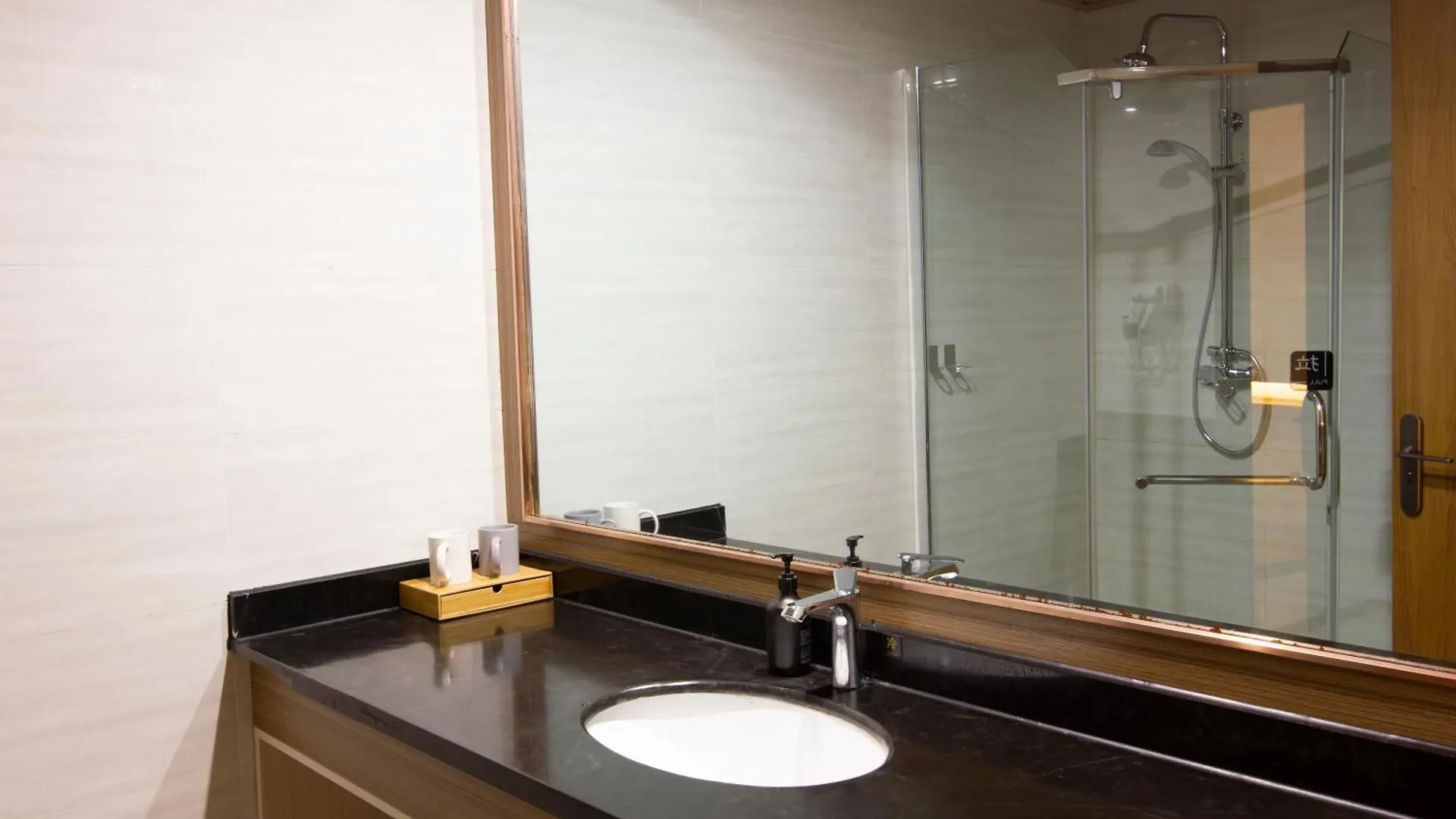 Ximan Hotel Sanmenxia Shaanzhou District People'S Government Store 2*,